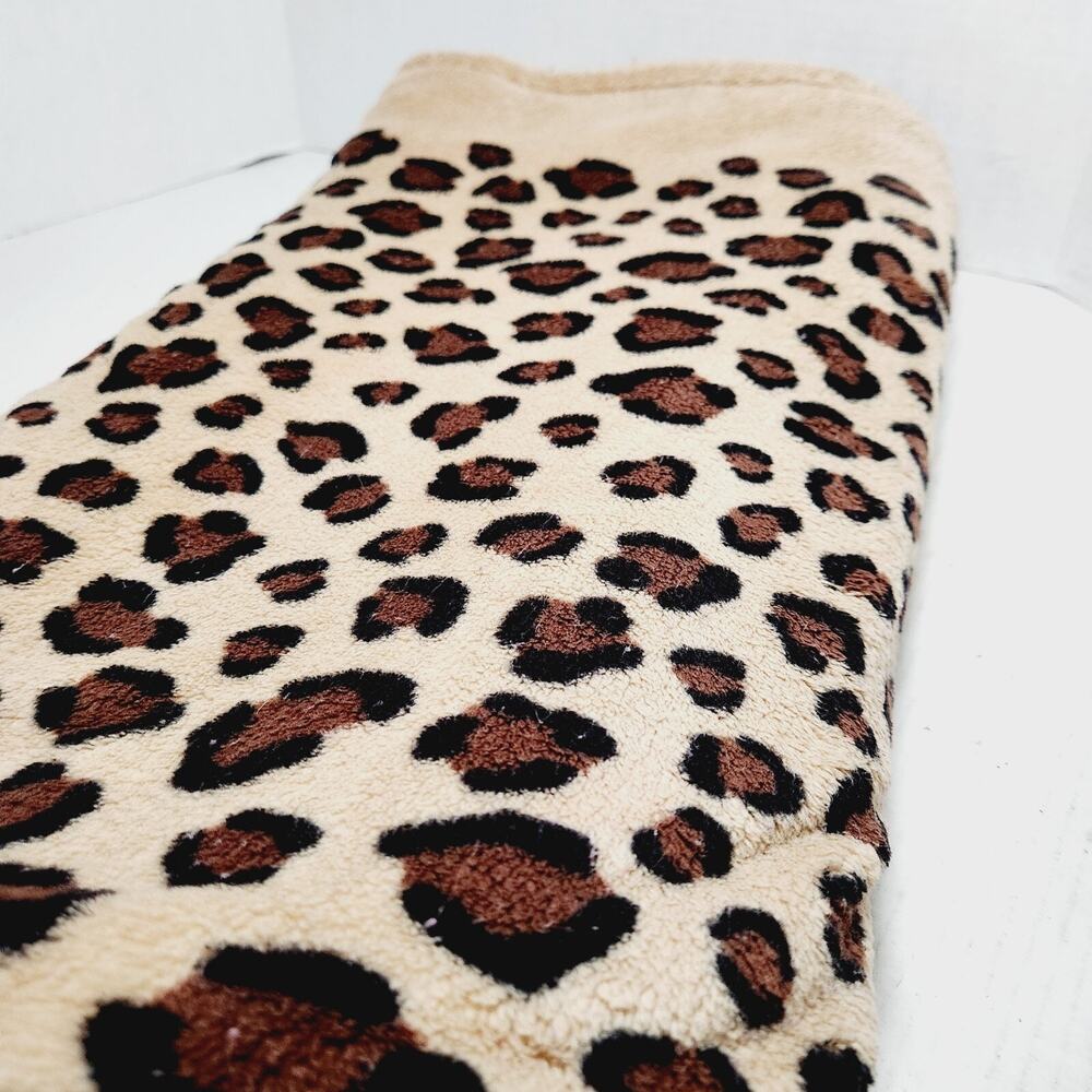 Vera Bradley Leopard Throw Blanket 80 x 50 Inch Soft Plush Polyester HTF USED